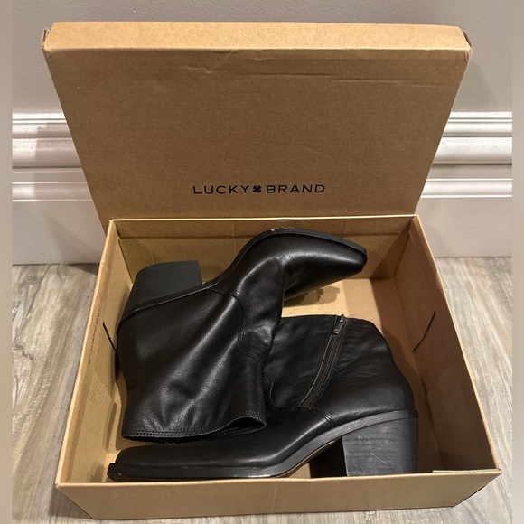NWT Lucky Brand Wallinda Bootie - Picture 9 of 16